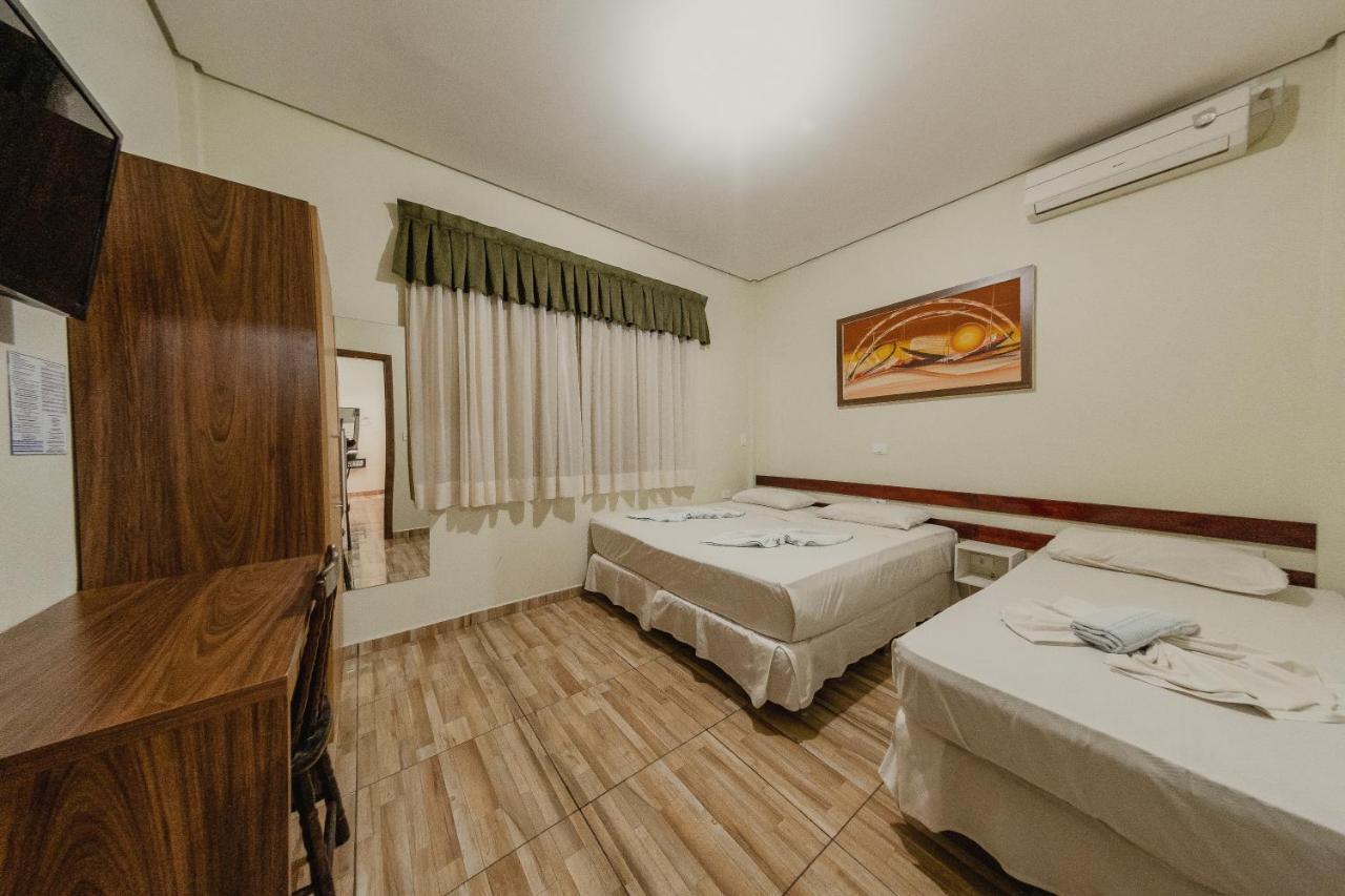 Hotel E Pousada Caroline Фос-ду-Игуасу Экстерьер фото