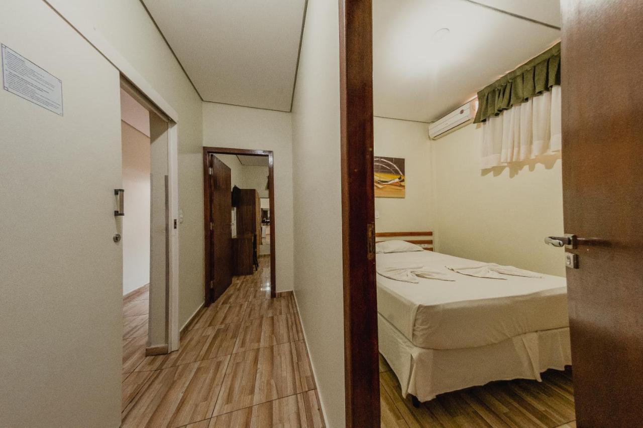 Hotel E Pousada Caroline Фос-ду-Игуасу Экстерьер фото